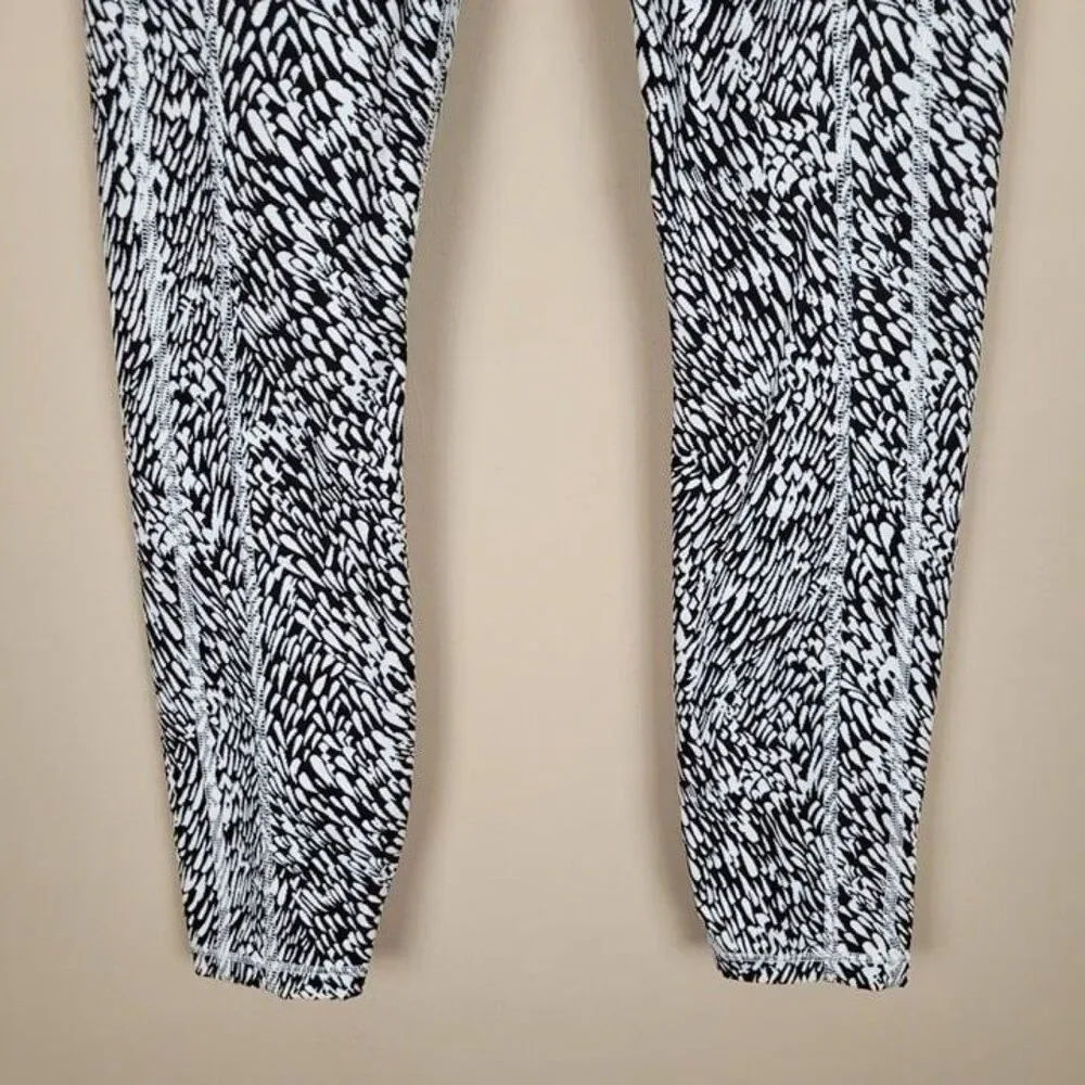 Athleta Size XS Ultimate Stash Textured 7/8 Tight Leggings Tailwind Black White - Picture 6 of 12